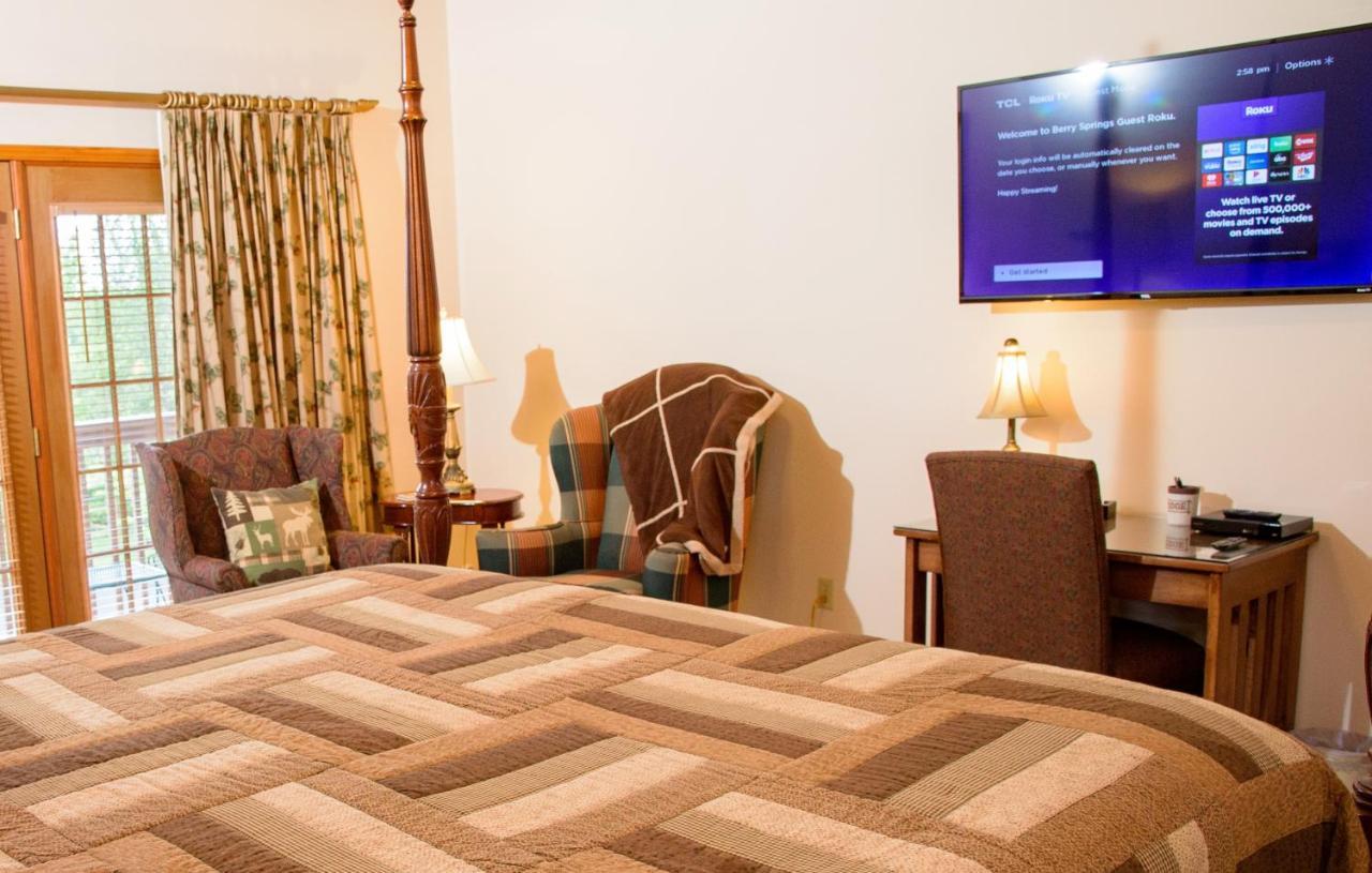 Berry Springs Lodge Севьервилл Экстерьер фото