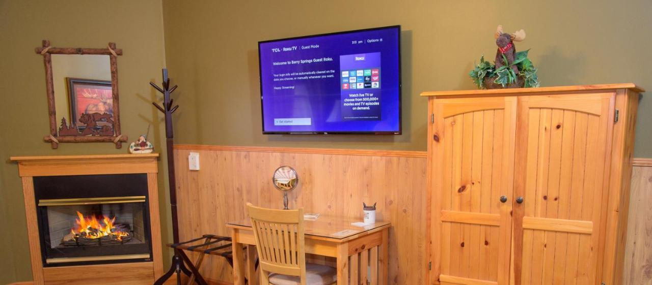 Berry Springs Lodge Севьервилл Экстерьер фото