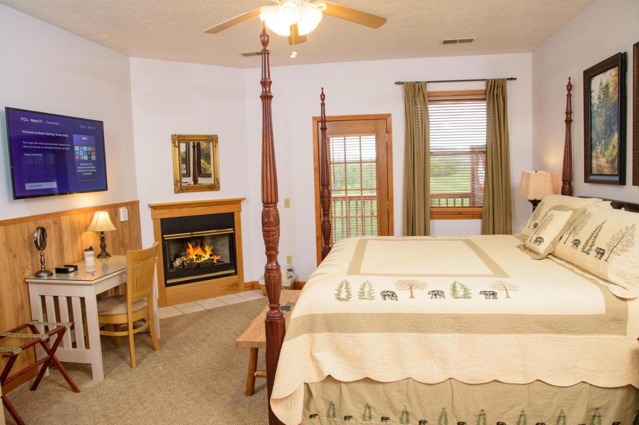 Berry Springs Lodge Севьервилл Экстерьер фото